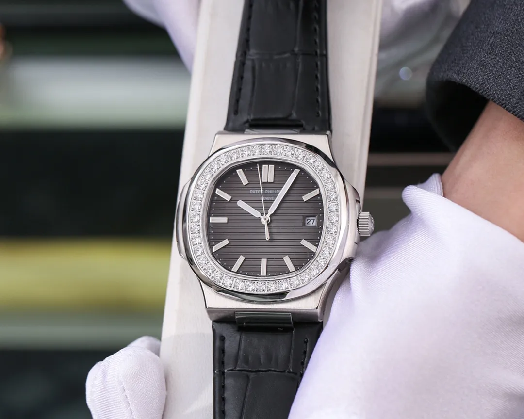 【High-end replica】💰1300! Patek Philippe [Fu] replica of the thinnest steel watch king 5711 Nautilus, the king of steel watches PP Patek Philippe 5711 is the best in the entire network equipped with a fully automatic mechanical movement, customized ergonomic strap, equipped with a full stainless steel belt, imported calf leather belt, rubber belt, combined with genuine products, the Patek Philippe with the best experience on the entire network! Welcome to reprint!